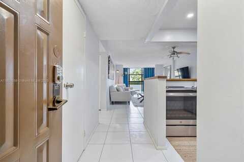 600 Parkview Dr, Hallandale Beach, FL 33009