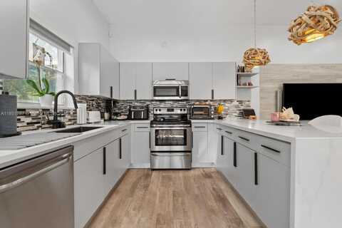 18266 NW 6th St, Pembroke Pines, FL 33029