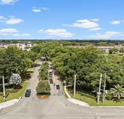 9520 S Hollybrook Lake Dr, Pembroke Pines, FL 33025