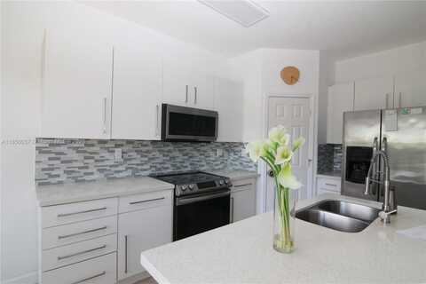 11223 NW 57th Ln, Doral, FL 33178