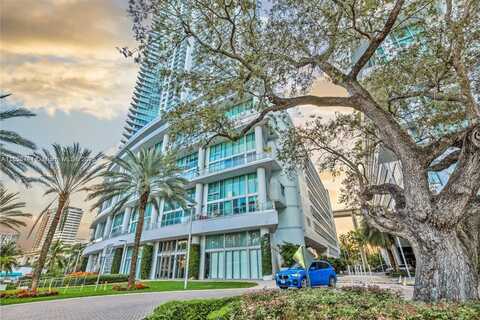 92 SW 3rd St, Miami, FL 33130