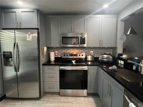 5830 NW 64th Ave, Tamarac, FL 33319