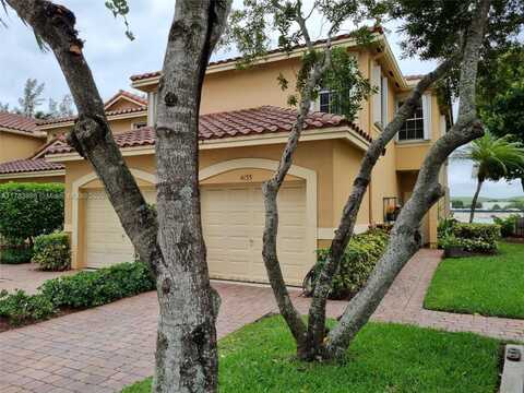 4135 Crystal Lake Dr, Deerfield Beach, FL 33064