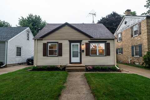7632 Livingston Ave, Wauwatosa, WI 53213