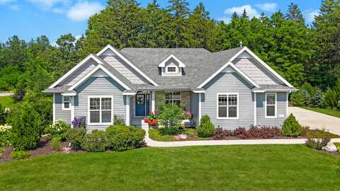10770 N Firefly Ct, Mequon, WI 53097