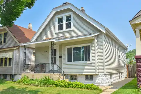 2924 S 8th St, Milwaukee, WI 53215