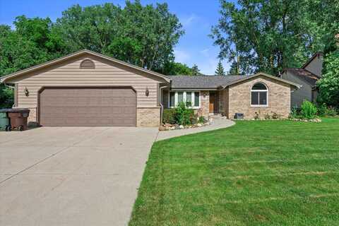 5140 S Honey Creek Dr, Greenfield, WI 53221