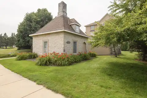 2912 N University Dr, Waukesha, WI 53188