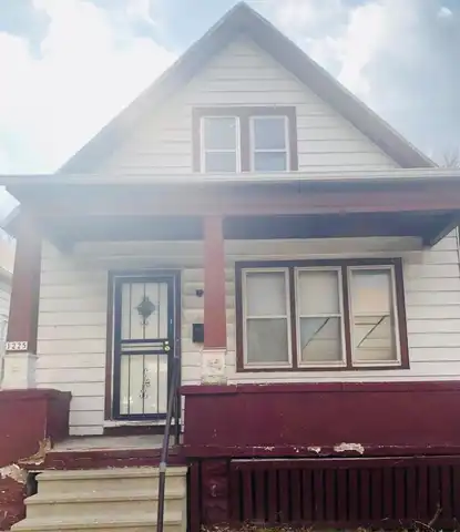 1225 W Keefe St, Milwaukee, WI 53206