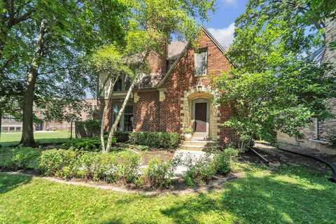 1212 E Henry Clay St, Whitefish Bay, WI 53217
