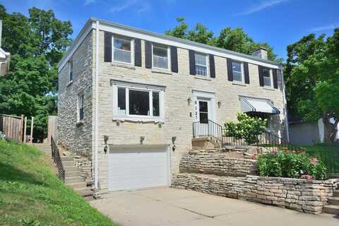 613 Pleasant View St, Wauwatosa, WI 53226