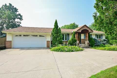 8211 W Evergreen Rd, Mequon, WI 53097