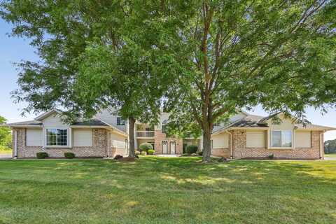 4740 W Maple Leaf Cir, Greenfield, WI 53220