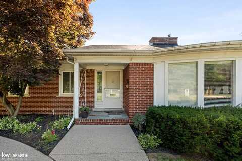 45280 Cass, Utica, MI 48317