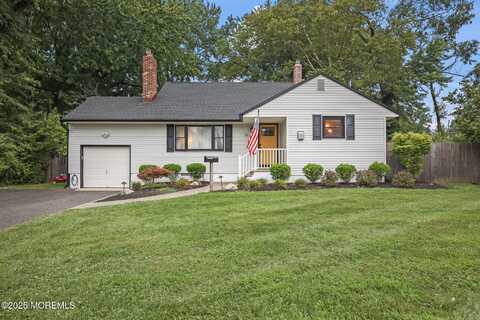 13 Woodland Road, Holmdel, NJ 07733