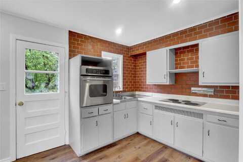 30 Inwood Road, Glen Cove, NY 11542