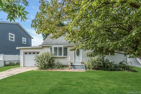 37 Boblee Lane, Hicksville, NY 11801