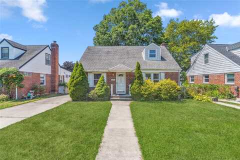 248 Cushing Avenue, Williston Park, NY 11596