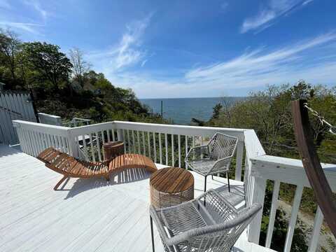 379 Oakleigh Avenue, Baiting Hollow, NY 11933