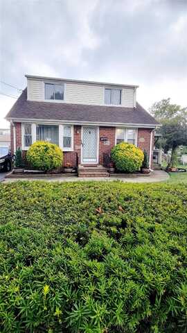 7 E Jefferson Avenue, Mineola, NY 11501