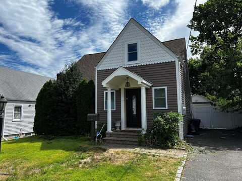 28 Allen Street, New Hyde Park, NY 11040