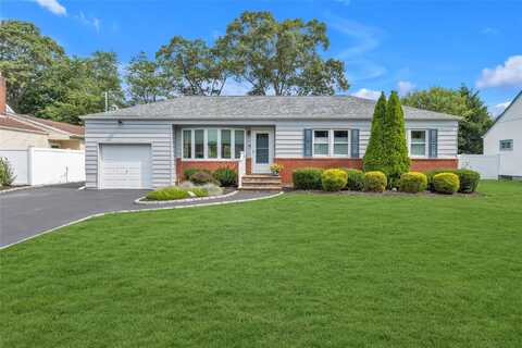 3 Sinclair Drive, Greenlawn, NY 11740
