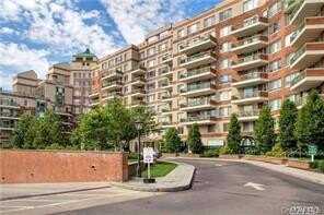 100 Hilton Avenue, Garden City, NY 11530