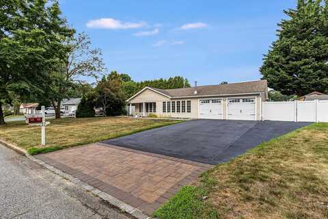 17 Lillian Street, Port Jefferson Station, NY 11776