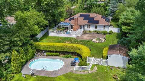 17 Melody, Bayville, NY 11709