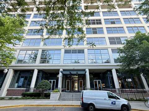 900 N Kingsbury Street, Chicago, IL 60610