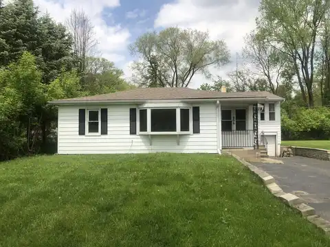 806 Menominee Drive, Lake In The Hills, IL 60156