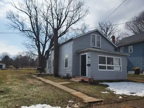 219 W John Street, Freeport, IL 61032