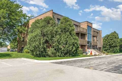 1440 Stonebridge Circle, Wheaton, IL 60189