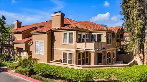 2 Ellisworth Aisle, Irvine, CA 92620