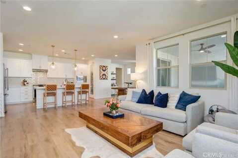804 Trailblaze, Irvine, CA 92618