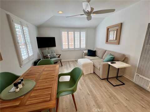 207 Emerald Avenue 1/2, Newport Beach, CA 92662