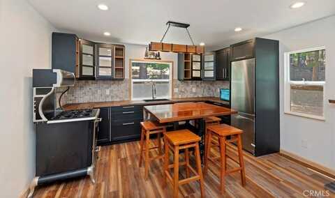 675 Pinnacle Drive, Lake Arrowhead, CA 92352