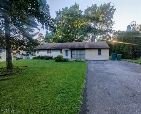 9884 Oakwood Drive, Twinsburg, OH 44087