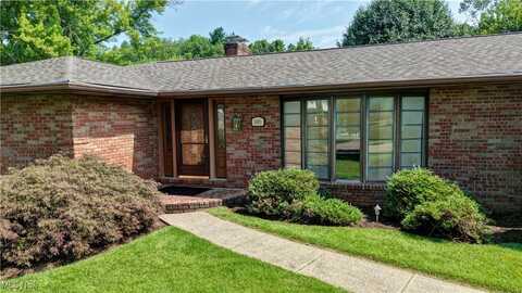 1001 MILL CIRCLE Drive NE, Bolivar, OH 44612