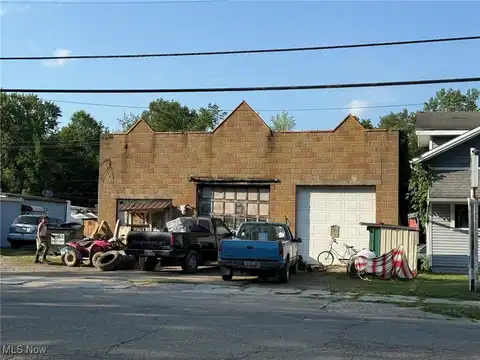 1003 Trenton Avenue, Uhrichsville, OH 44683