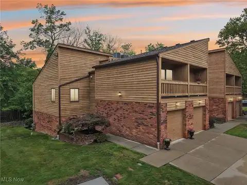 104 Kimrose Lane, Broadview Heights, OH 44147