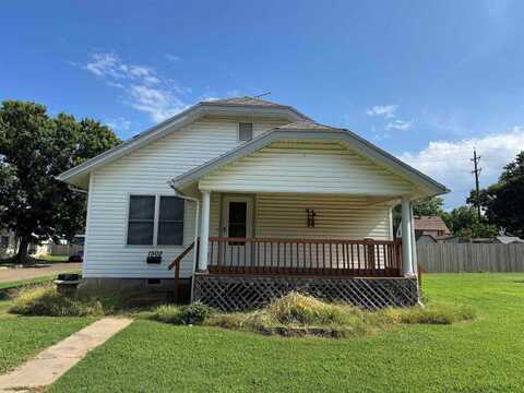 1502 East 12th Ave, Winfield, KS 67156