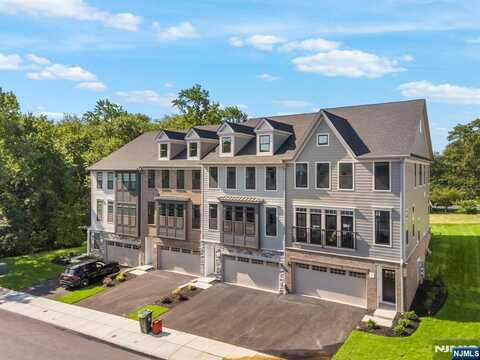4 Goldfinch Drive, Upper Saddle River, NJ 07458