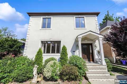 1098 Edgewood Lane, Fort Lee, NJ 07024