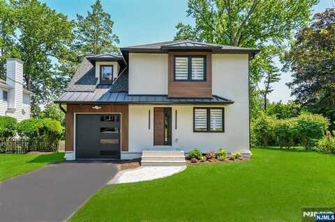 72 Roosevelt Street, Cresskill, NJ 07626