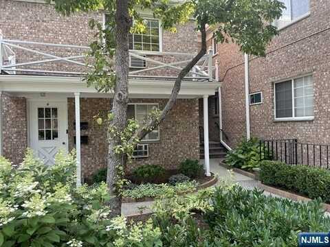 27-33 Corsa Terrace 3-B, Ridgewood, NJ 07450