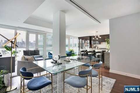 800 Ave At Port Imperial 811, Weehawken, NJ 07086