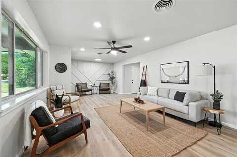 6809 John Drive, Richland Hills, TX 76118
