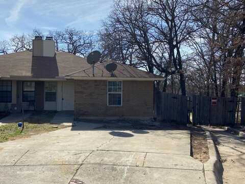 702 Woodland Court, Kennedale, TX 76060