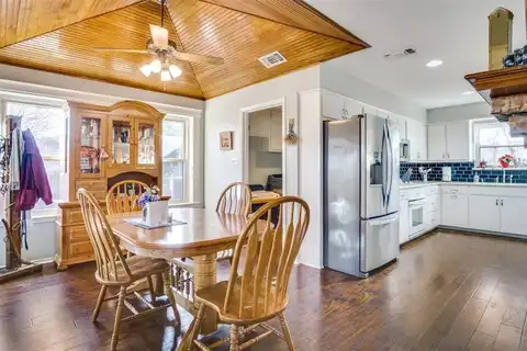 10124 Wandering Way Street, Benbrook, TX 76126